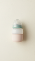 BPA-free feeding bottle with anti-colic valve